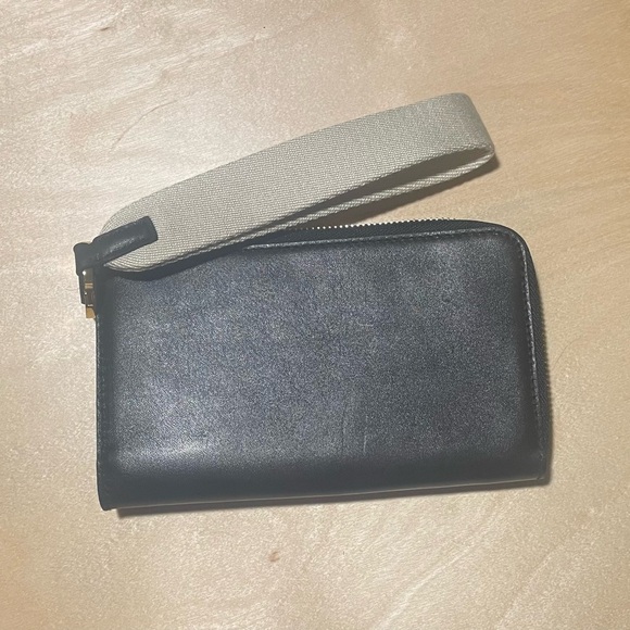 Madewell Essential Zip Clutch - Picture 3 of 5